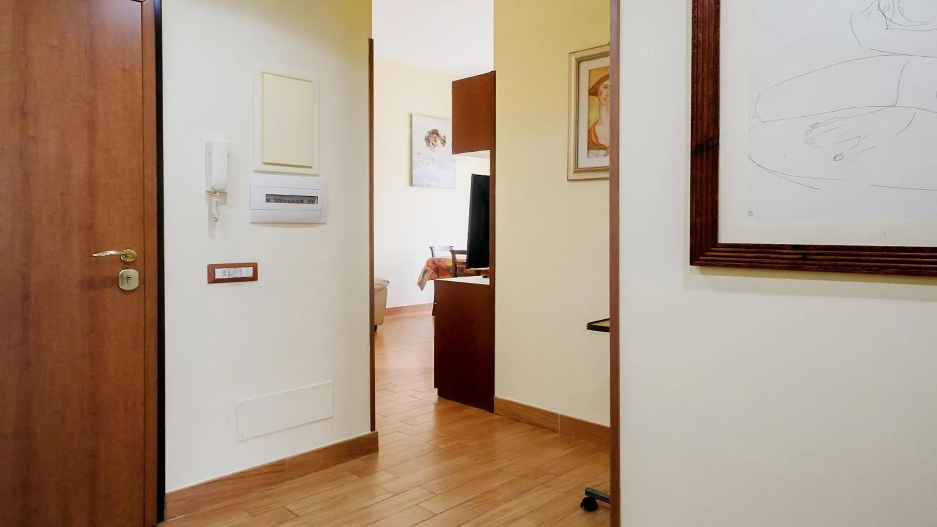 Casa Angelina Con 3 Camere Da Letto Rome 0*,  Italy